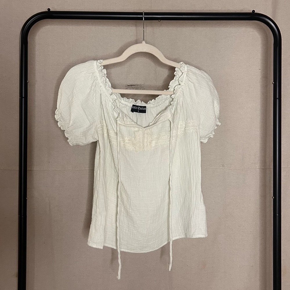 Women’s White Puff Sleeve Top